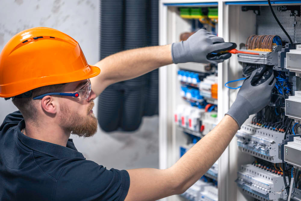 👨🔧 لماذا تختار باكورة لتصليح السنترالات؟